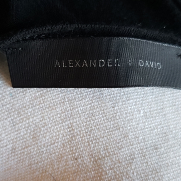 Swing top, cold shoulder - Picture 3 of 4